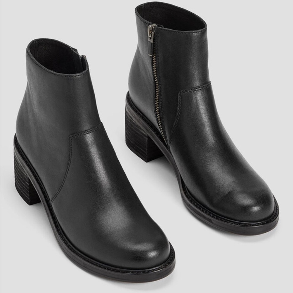 EUC Eileen Fisher Beau Leather Bootie Boot EF49728 Black Size 8
